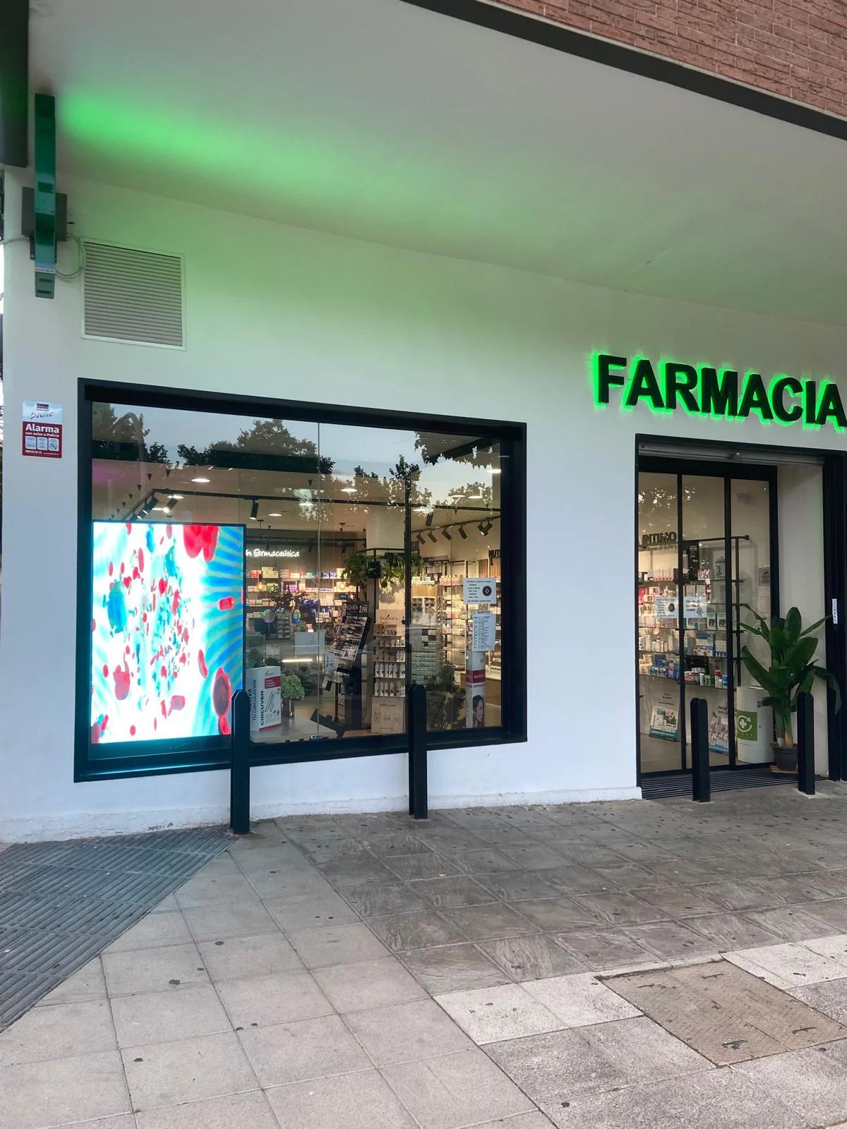 Farmacia La Cruz de la Peseta en Madrid