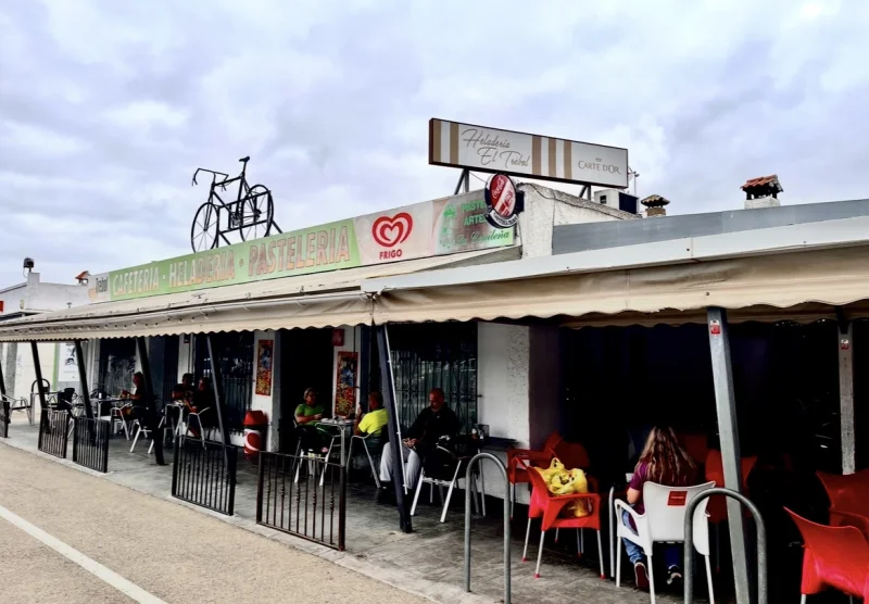 Pastelería Trébol - Cafetería , Heladería, Desayunos