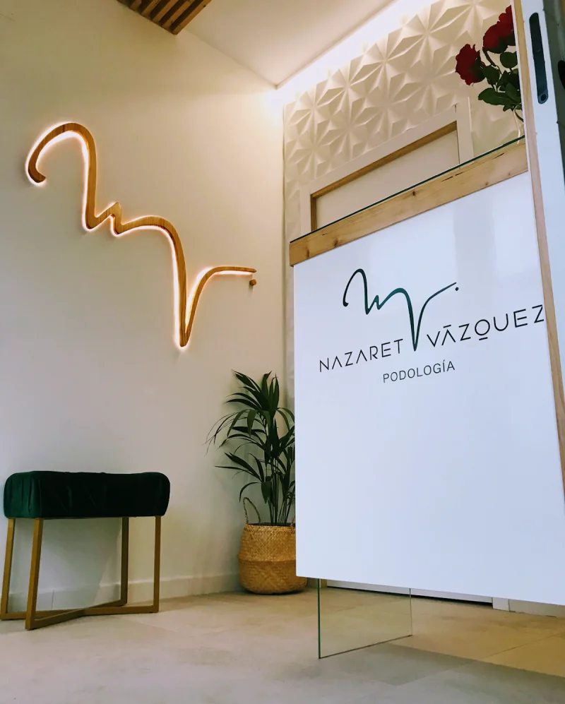 Logo Nazaret Vázquez Podología