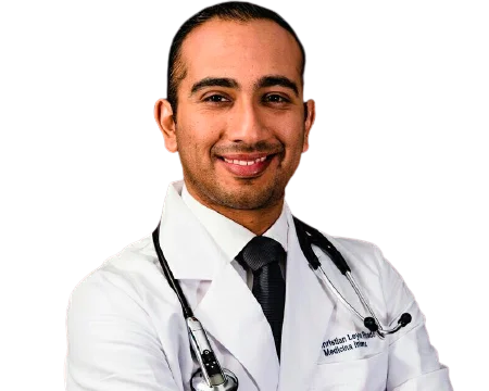 Especialista en Medicina Interna en Huelva - Dr. Christian Leyva Prado